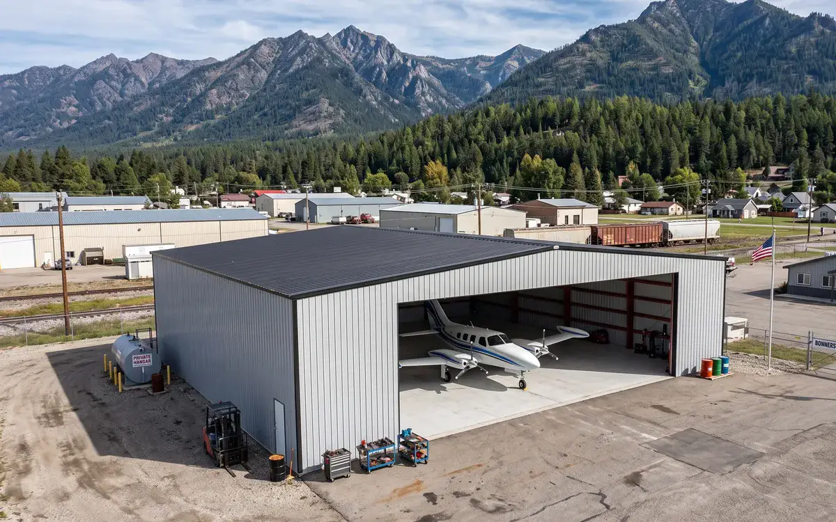 Clear-span steel airplane hangar built by Purpose Built Construction in Idaho